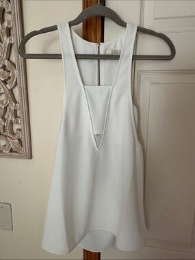 Cooper & Ella White Sleeveless V-Neck Shift Open Back  with Exposed Gold Zipper